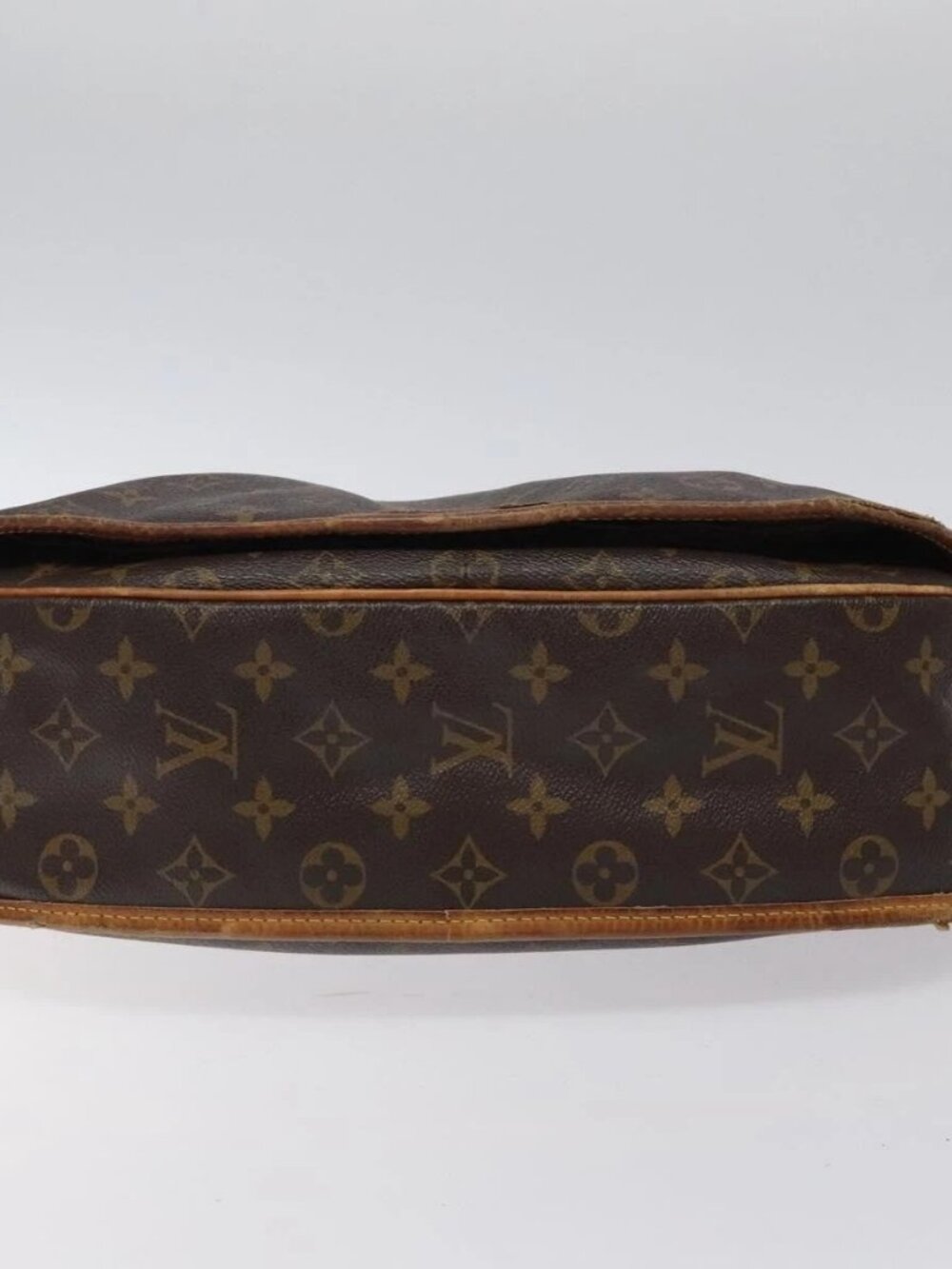 LOUIS VUITTON Monogram Menilmontant MM Shoulder Bag - Picture 9 of 16